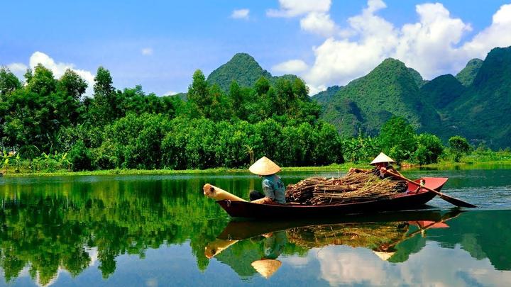 Từ Gần 300 bé mẫu giáo