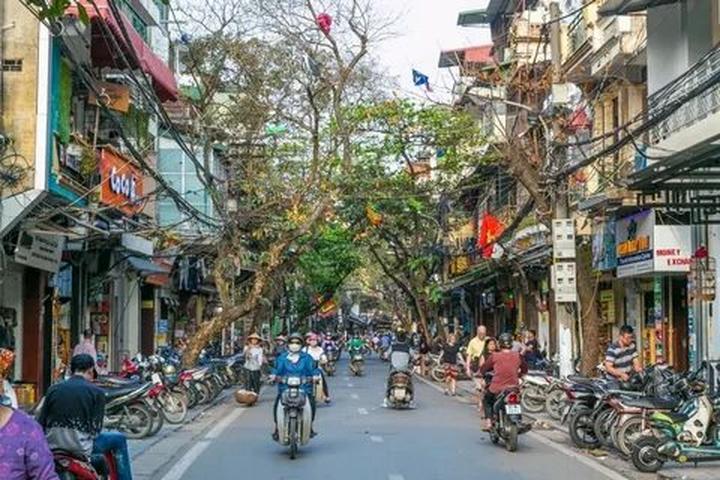 Blouse tay phồng quá đà: Tay phồng quá to dễ khiến tổng thể trông nặng nề, thay vào